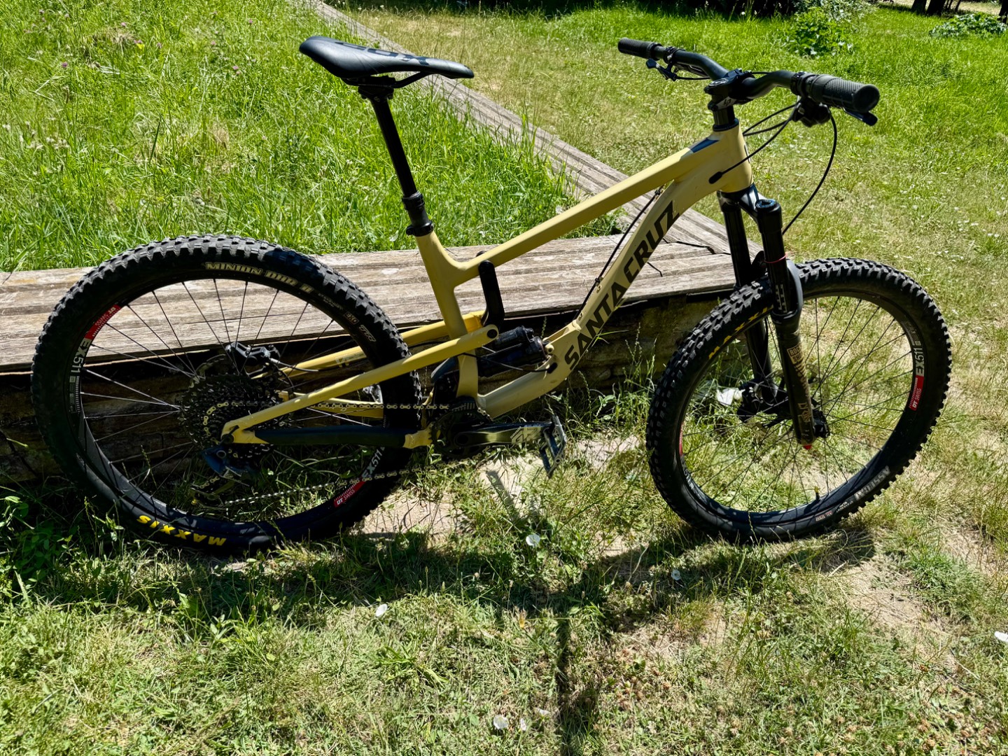Santa Cruz Nomad S