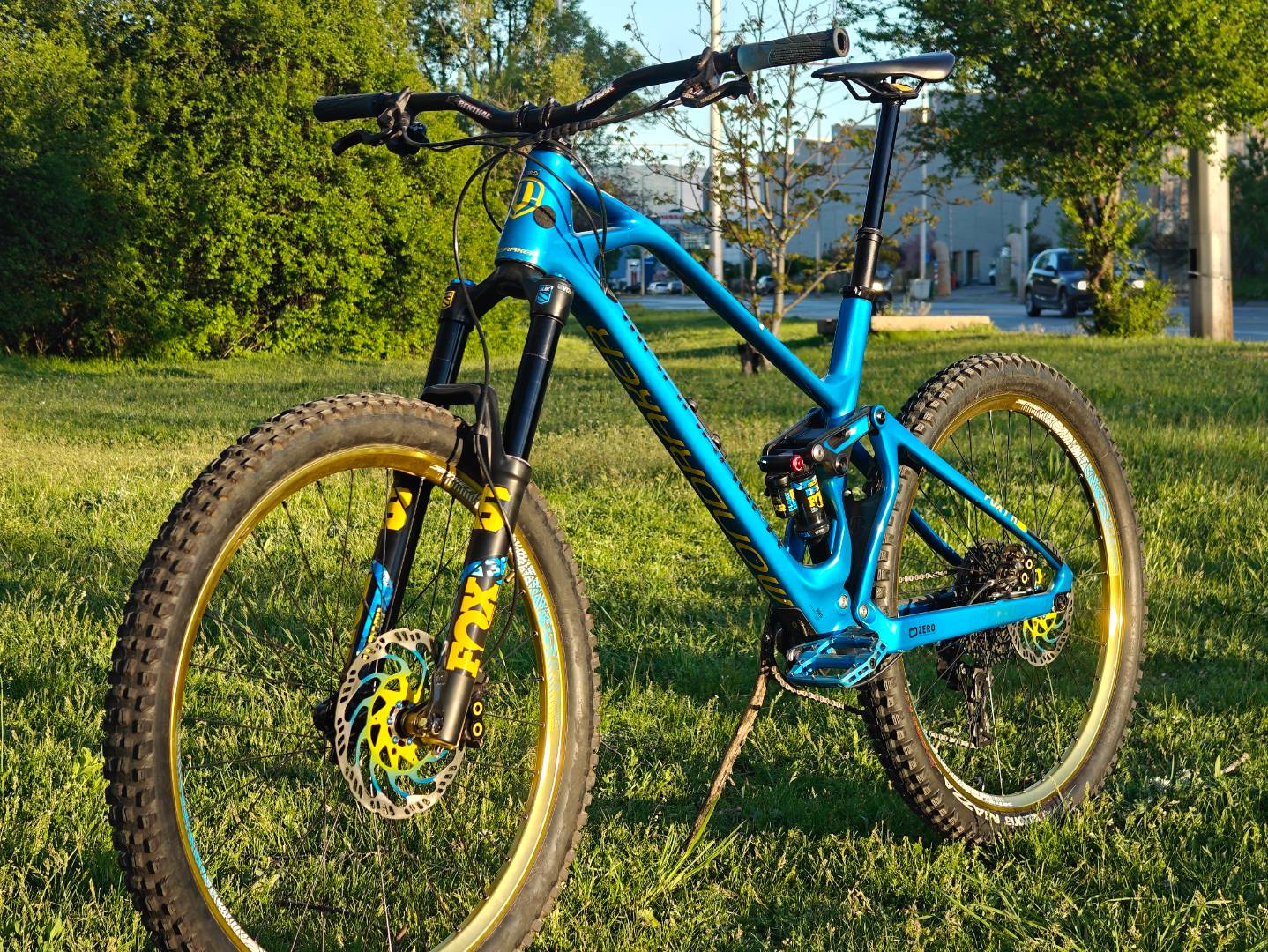 Mondraker Foxy Carbon R